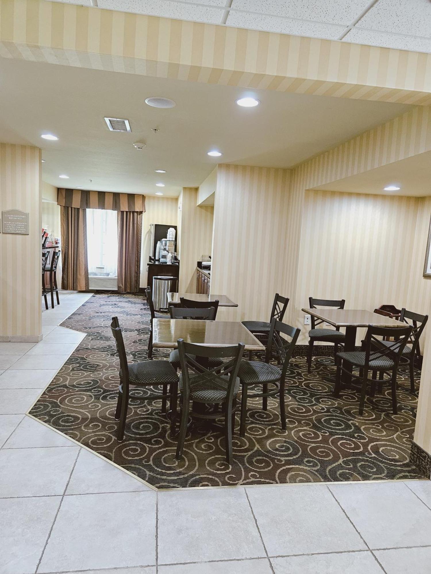 Cobblestone Inn & Suites - Bloomfield Eksteriør bilde