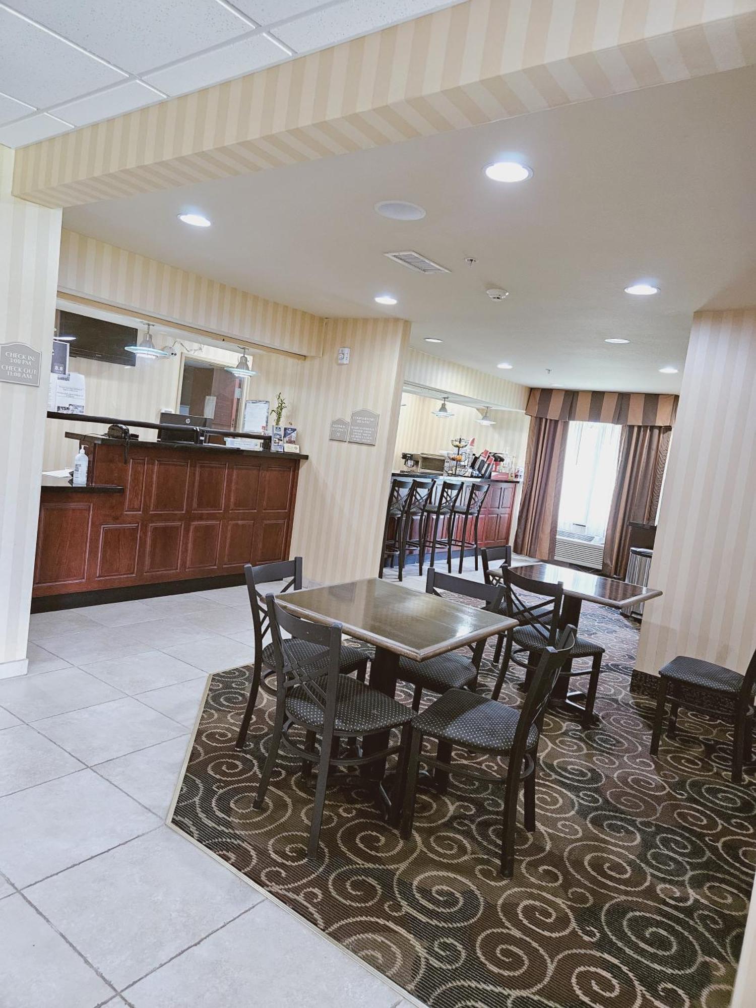 Cobblestone Inn & Suites - Bloomfield Eksteriør bilde