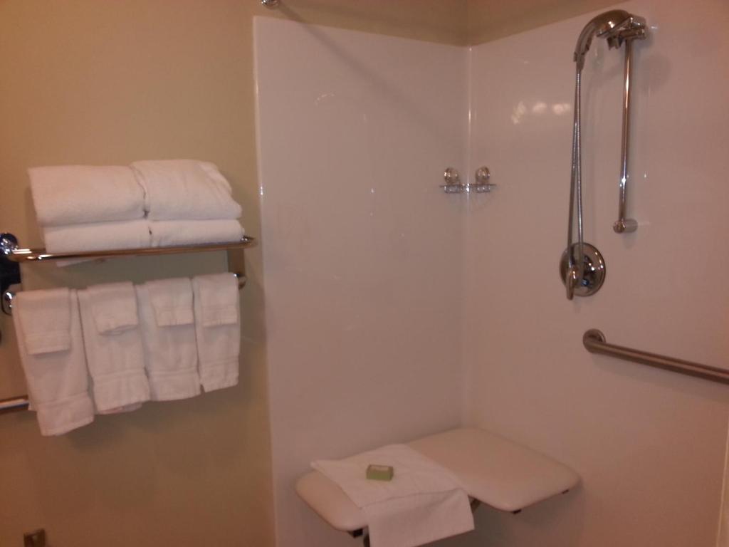 Cobblestone Inn & Suites - Bloomfield Eksteriør bilde